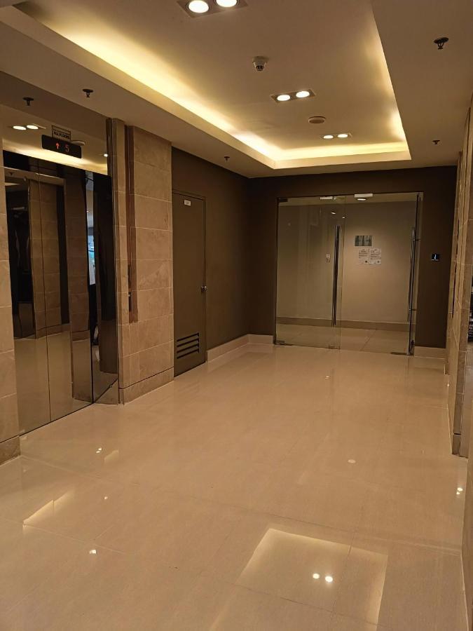 Sea Residences Moa - Paul Manila Exterior foto